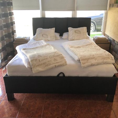 Regina Delux Apartman ギュラ エクステリア 写真