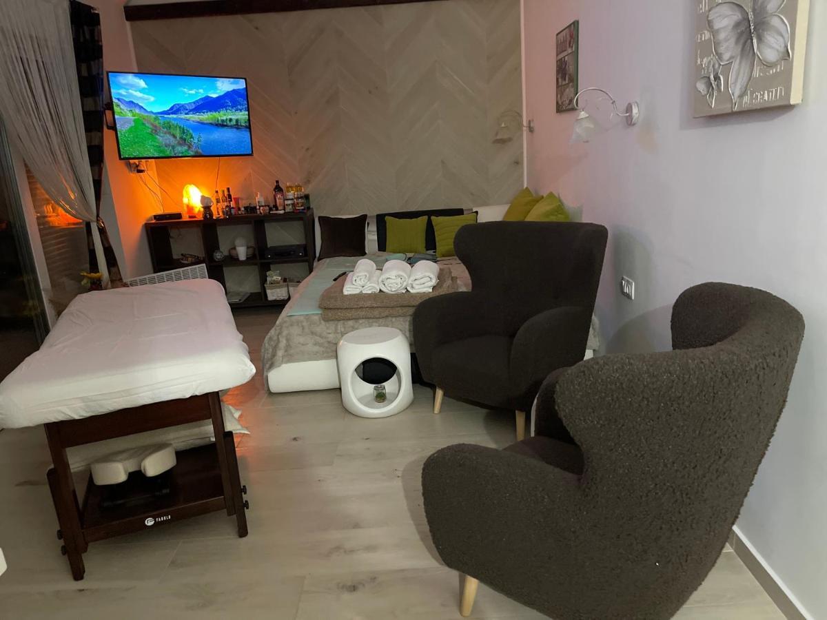Regina Delux Apartman ギュラ エクステリア 写真