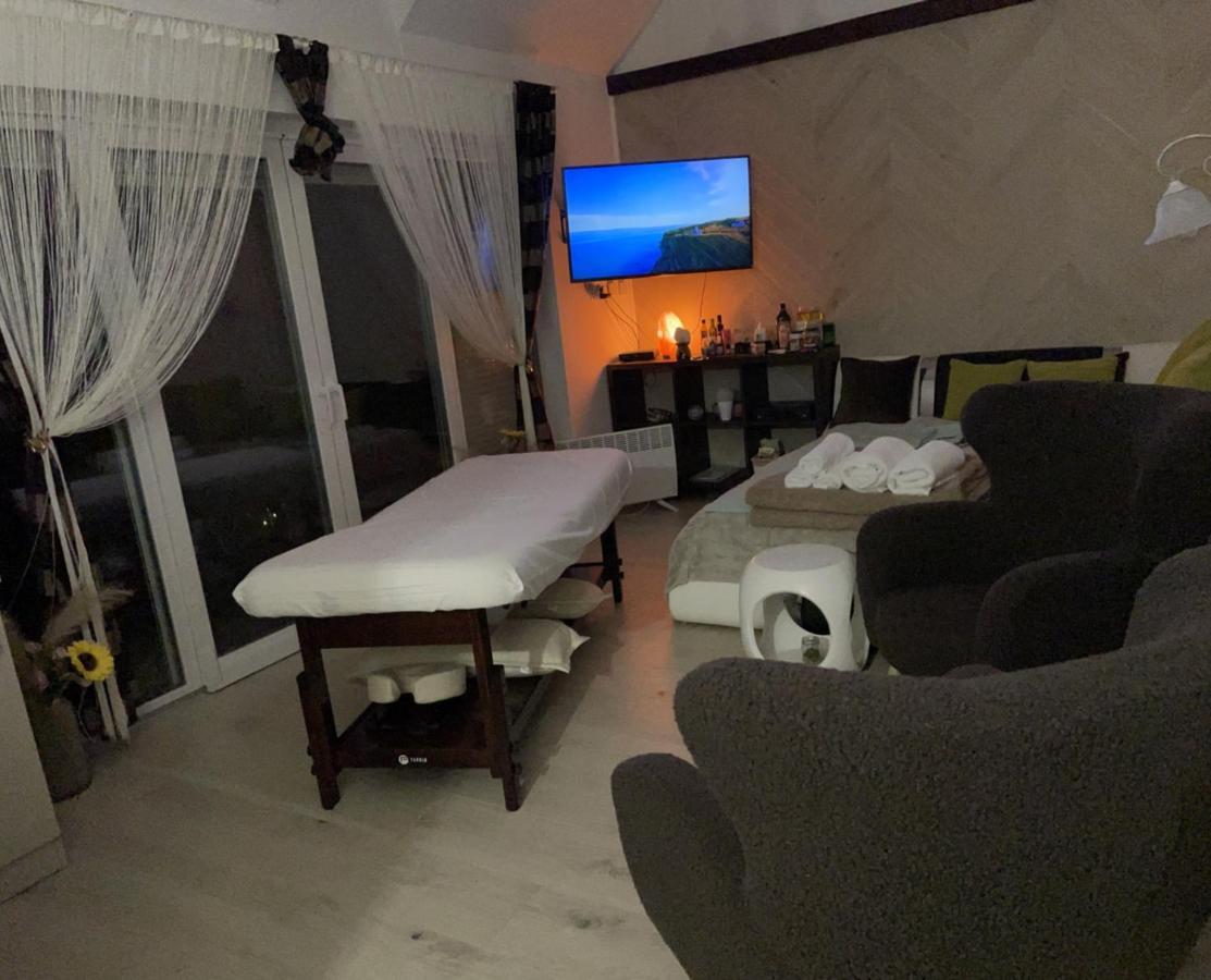 Regina Delux Apartman ギュラ エクステリア 写真