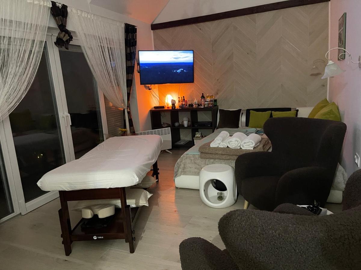 Regina Delux Apartman ギュラ エクステリア 写真