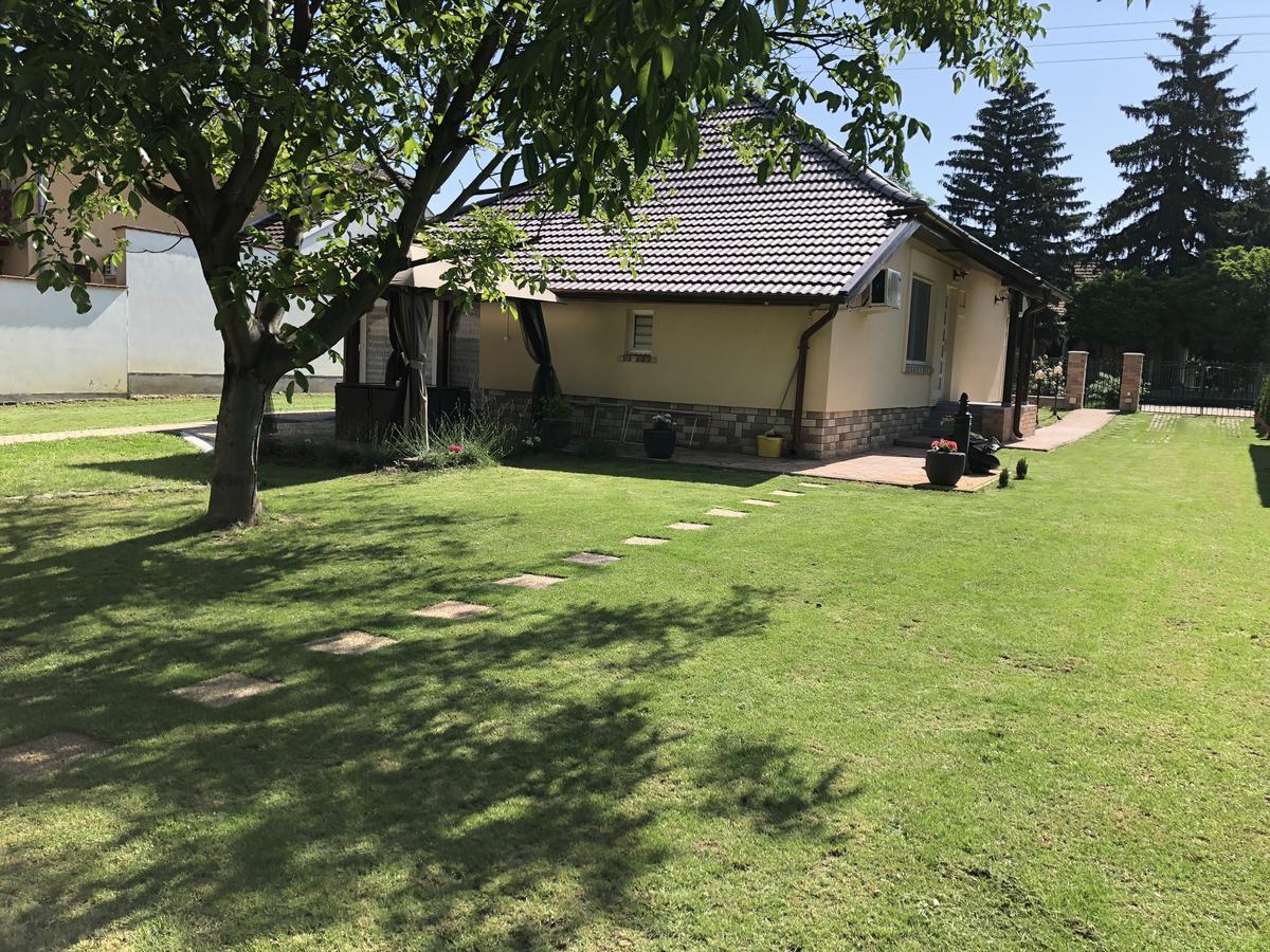 Regina Delux Apartman ギュラ エクステリア 写真